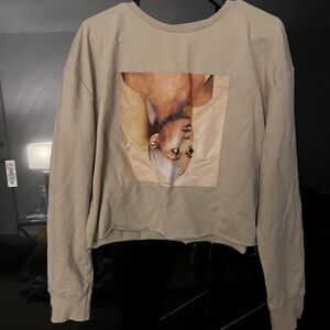Ariana Grande Sweetener Tour Merch
Brand new Size M